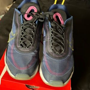 USED Air Max 2090 women’s sneakers